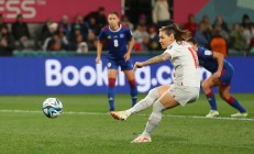 爱游戏体育下载:FIFPRO谈女足前交叉韧带撕裂：调整球场，缩小赛程